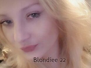 Blondiee_22