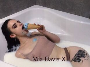 Mia_Davis_X