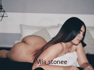 Mia_stonee